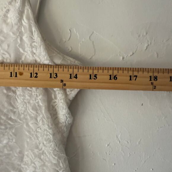 Maurices White Lace Cami Tank Top M Floral‎ Lined Y2K Coquette Layering Stretchy - Picture 8 of 9